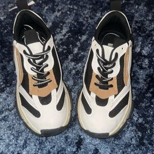 In style Steve Madden chunky shoes